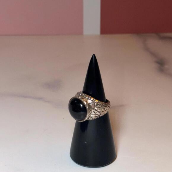 Black Onyx Sterling Silver Ring: Size 7 • Classic Gemstone Jewelry - Picture 7 of 9